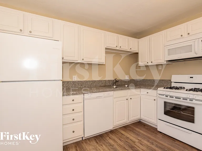 2919 W Seldon Ln — Photo 6