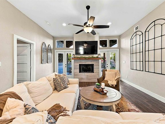 3rd image of 1814 Emerald Isle Dr