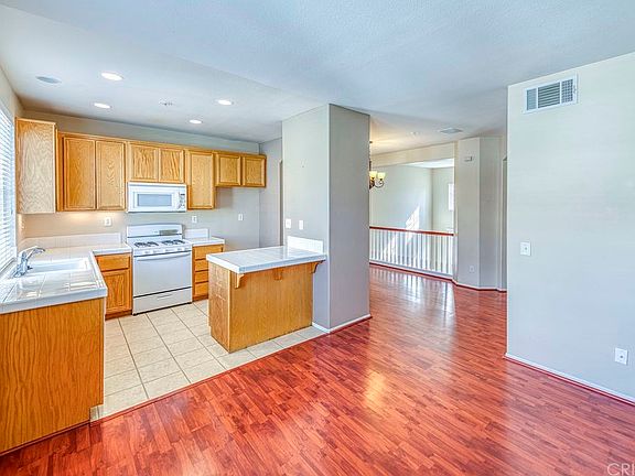 2nd image of 28246 Canterbury Ct