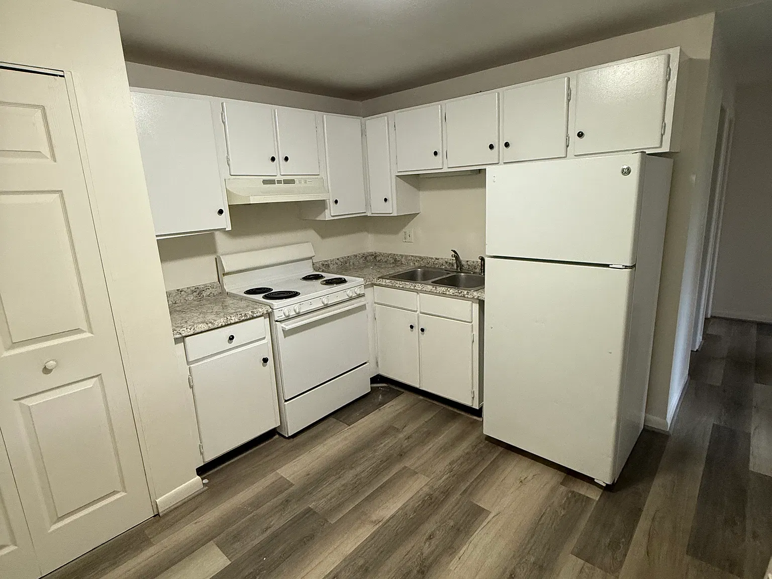 2 bed, 650 sqft, $2,200 — Photo 3