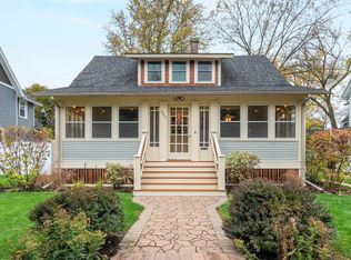 935 S 4th St, St Charles, IL 60174