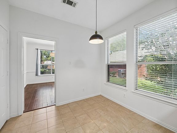 4th image of 1313 Blairwood Dr