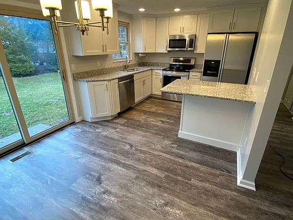 4th image of 110 Leatherbark Rd