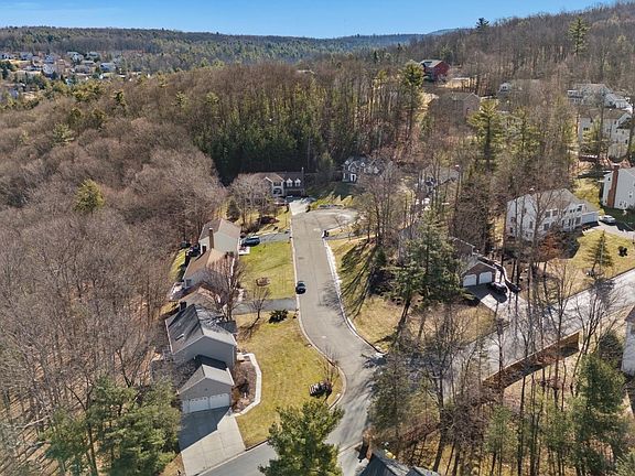 3rd image of 2501 Foxwood Ln