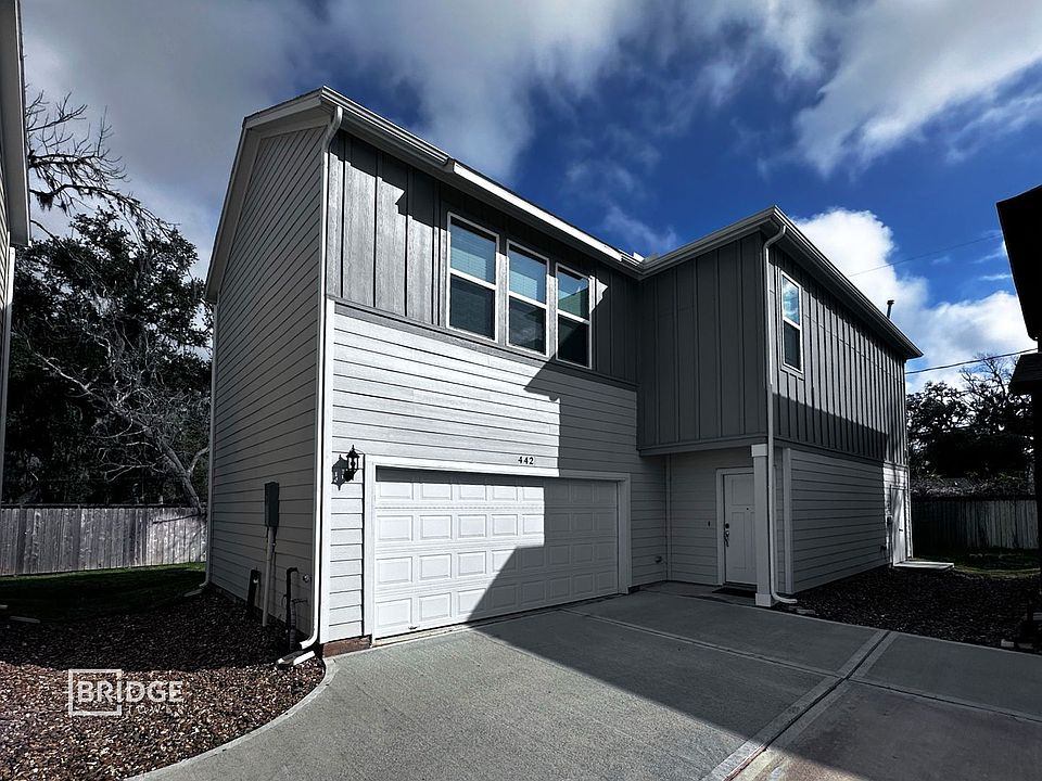 1st image of 442 Huisache St