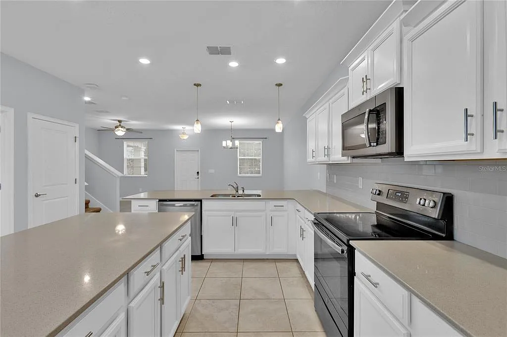 3 bed, 2.5 bath, 1518 sqft, $2,650 — Photo 2