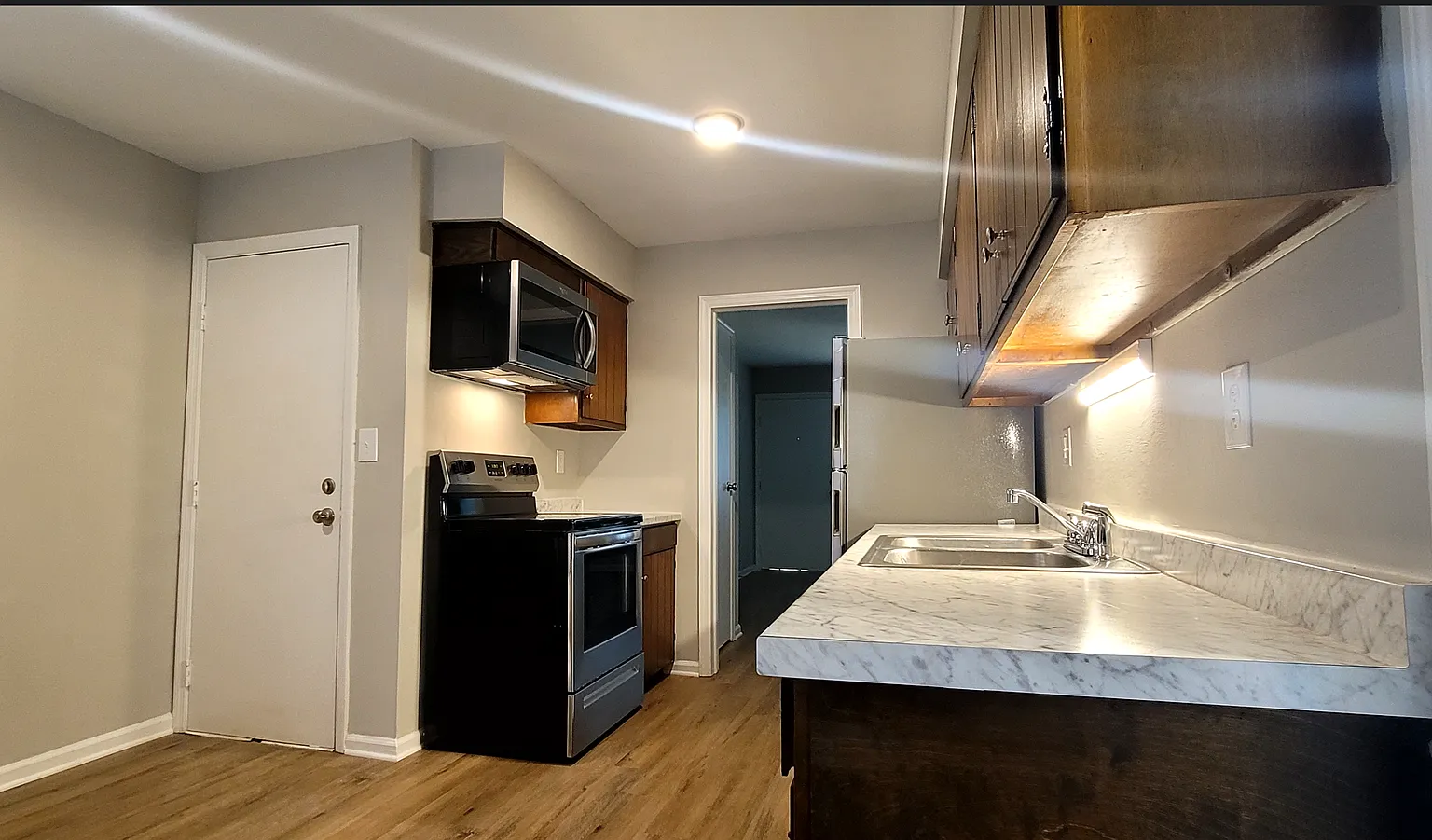 3030-3032 Creekview Circle — Photo 3