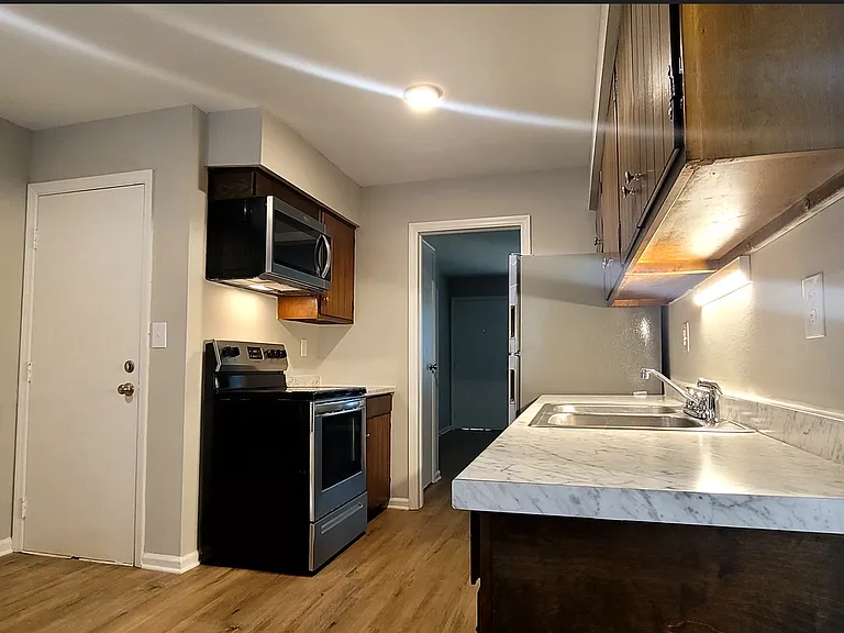 3030-3032 Creekview Circle — Photo 4