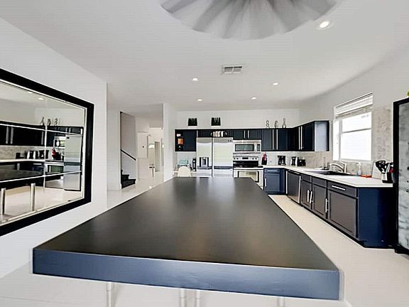 Fully equipped kitchen.