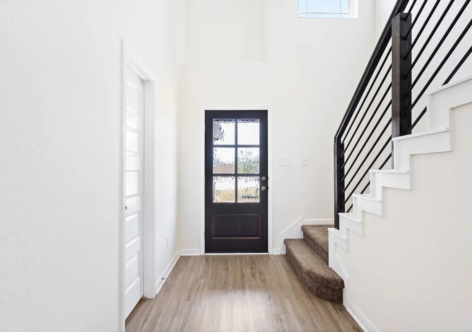 Beautiful two-story home in Katzer Ranch-Move-In Ready — Photo 4