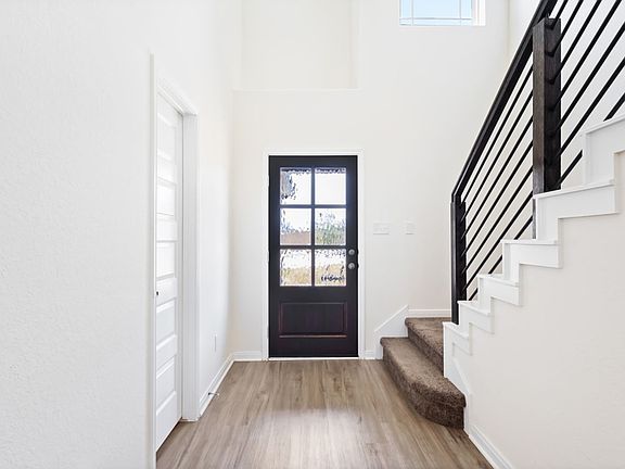 4th image of 11221 Hollinger Cir