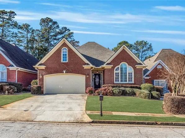 2040 Glenhurst Dr, Snellville, GA 30078