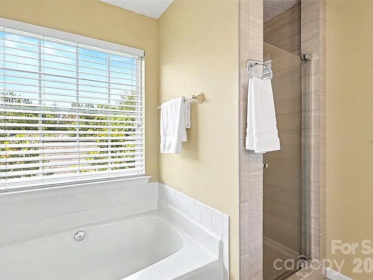 14802 Bergerac Ct — Photo 28