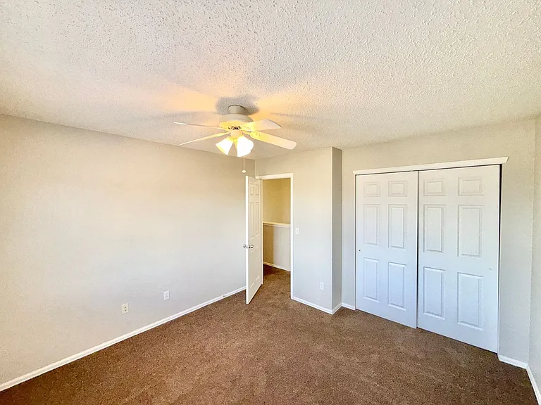 4899 Saddle Ridge Dr — Photo 18