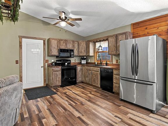 5th image of 351 Pavelski Road