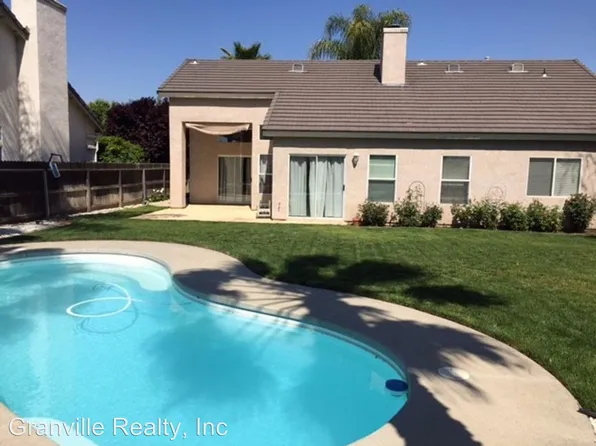 2941 E Pryor Dr, Fresno, CA 93720