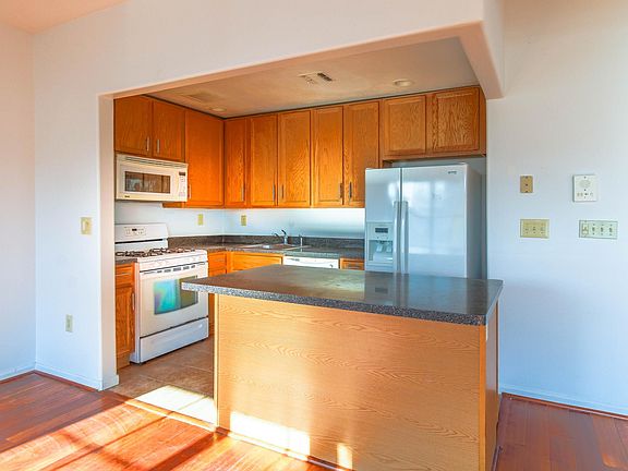 4th image of 7201 Catamaran Way #B