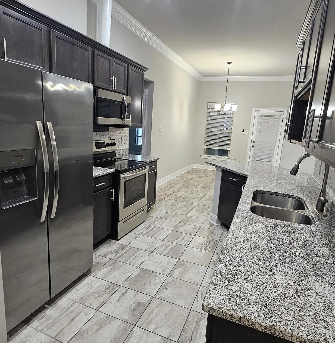3 bed, 2.0 bath, 1710 sqft, $2,000 — Photo 4
