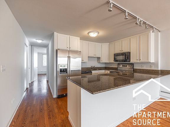 3rd image of 1348 N Dearborn St #17G