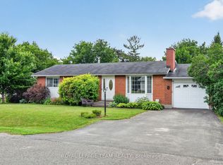 2 Whisperwood St, Ottawa, ON K0A 3P0