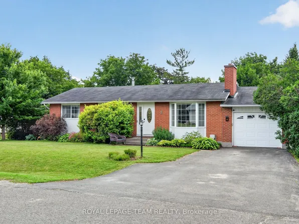 2 Whisperwood St, Ottawa, ON K0A 3P0