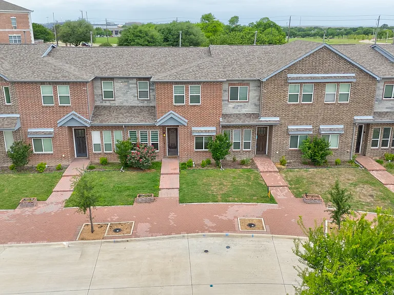 6043 Rivendell Dr — Photo 6