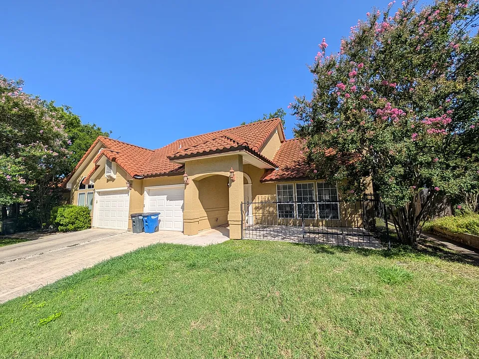 1043 Rivertree Dr