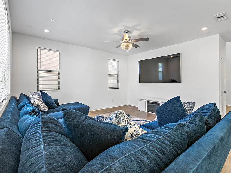 4551 Highland Ave — Photo 14