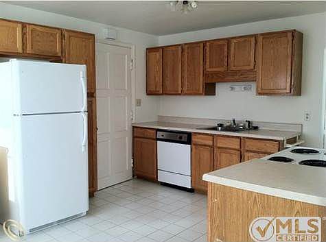 Kitchen 3.JPG