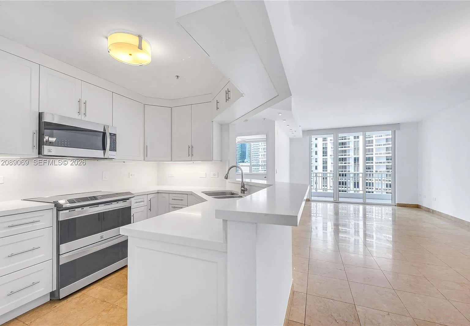 Courts Brickell Key Condo — Photo 4