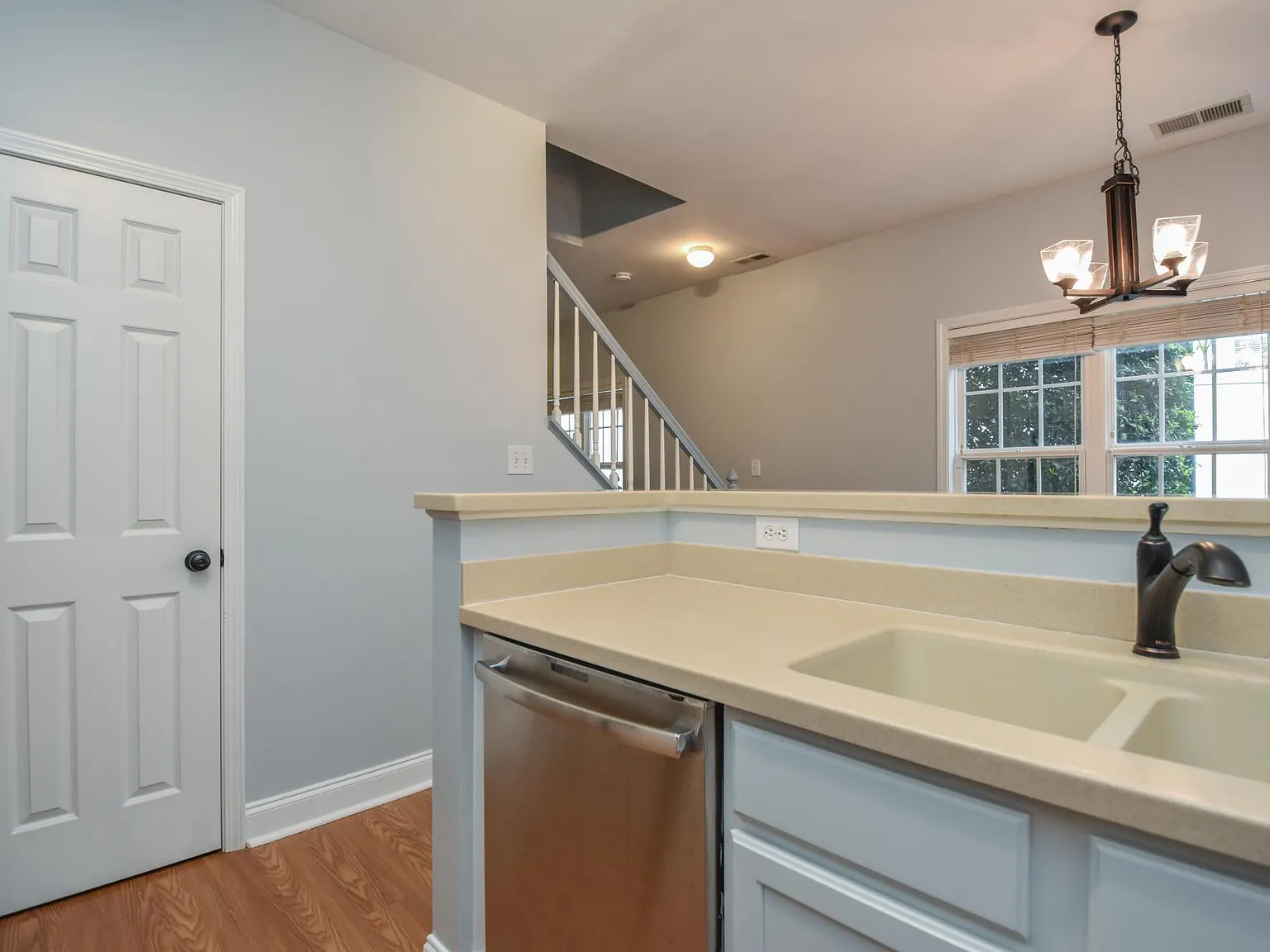 917 Shearer St — Photo 3