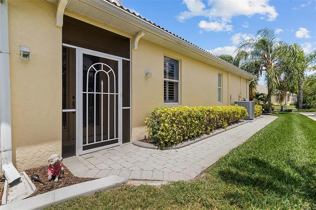 3 bed, 2.0 bath, 1654 sqft, $2,200 — Photo 3