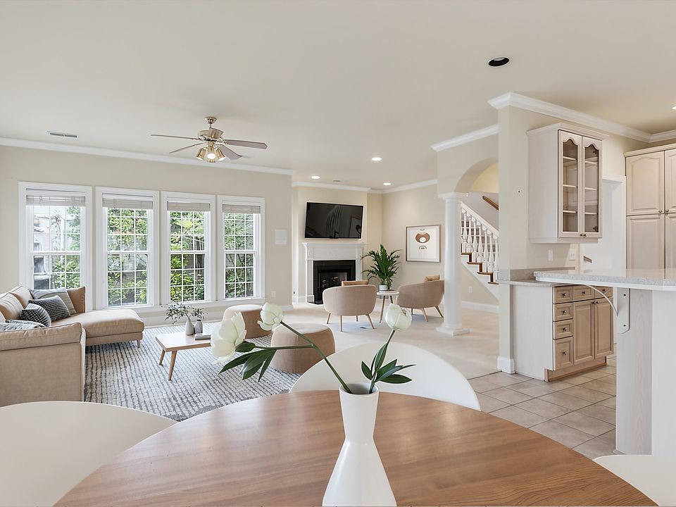 1st image of 700 Pebble Springs Dr