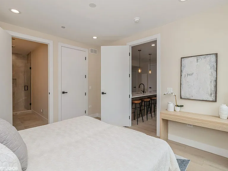 3043 W Irving Park Rd #502 — Photo 12