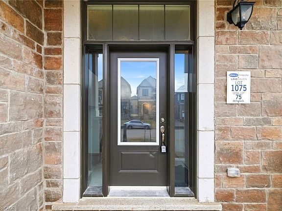 4th image of 656 Newlove St