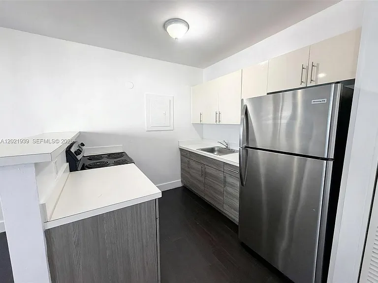 1040 NW 3rd Ave #5 — Photo 7