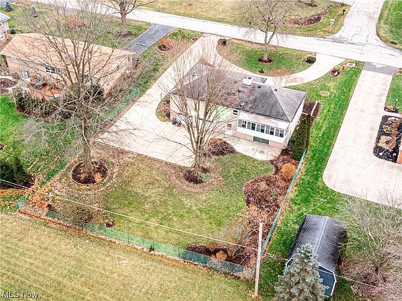 4th image of 719 Brookpark Dr