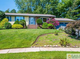 7 Limoli Ct, Edison, NJ 08820