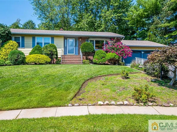 7 Limoli Ct, Edison, NJ 08820