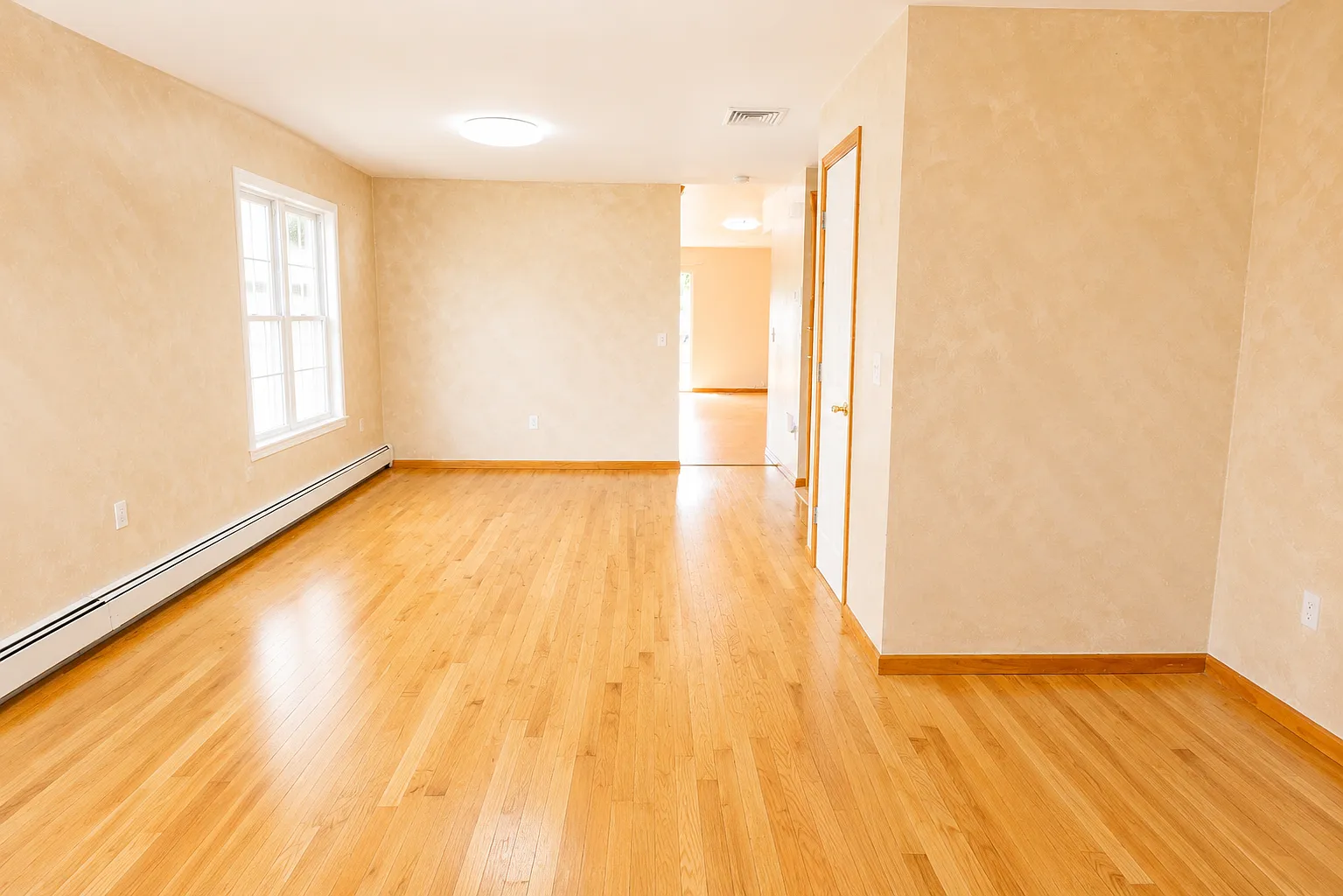3 bed, 2.5 bath, 2200 sqft, $3,450 — Photo 4