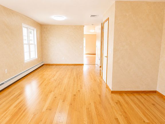 4th image of 53 Weed Ave