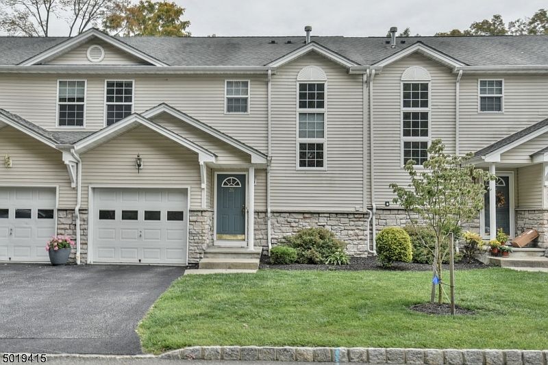 1st image of 26 Ferndale Ln #26