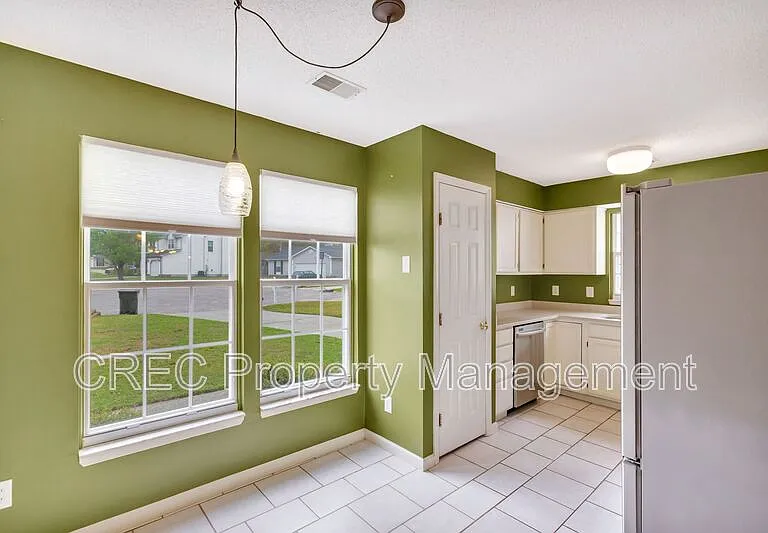 207 Lynton Ct — Photo 8