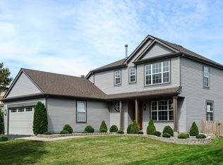 69 McKinley Ln, Streamwood, IL