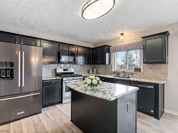 5th image of 3516 Trailview Ct