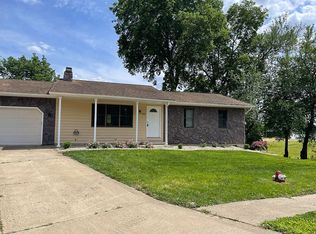 140 Redwing Ct, Chatham, IL 62629