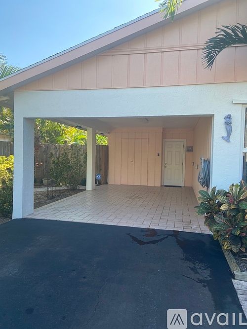 1st image of 2056 N Palm Cir #2