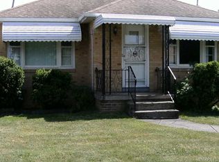 25 Aurora Dr, Cheektowaga, NY 14215