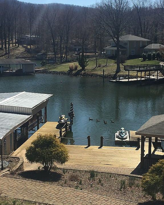 View to boast house, dock/de