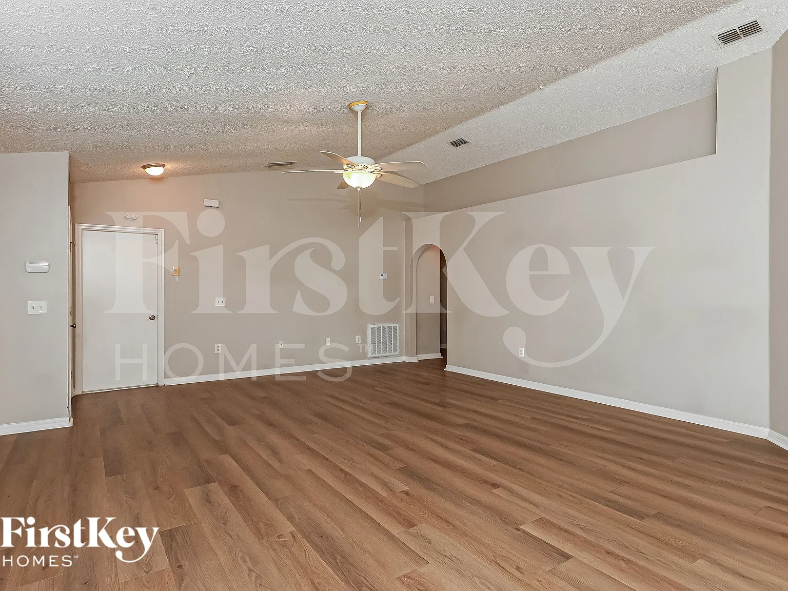 3 bed, 2.0 bath, 1292 sqft, $1,655 — Photo 3